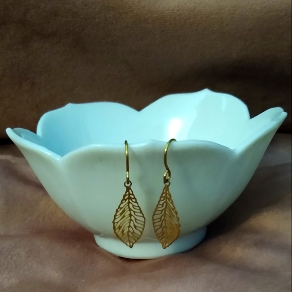 Handmade Delicate Lightweight Mini Leaf Filigree Earrings Laser Cut Gold New - Picture 1 of 11